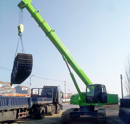 履帶吊施工現(xiàn)場